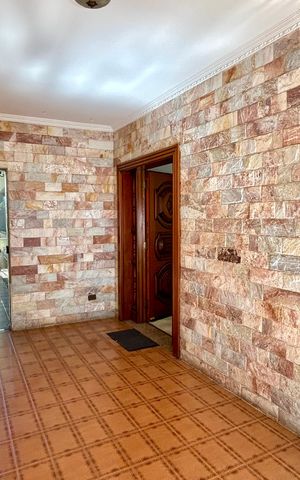 Casa à venda com 354m², 4 quartos e 5 vagas Casa à venda com 354m², 4 quartos e 5 vagasEntrada