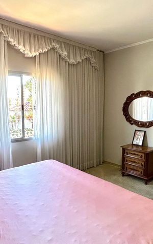 Casa à venda com 354m², 4 quartos e 5 vagas Casa à venda com 354m², 4 quartos e 5 vagasQuarto 3