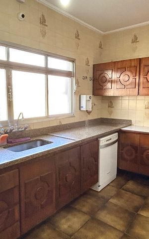 Casa à venda com 354m², 4 quartos e 5 vagas Casa à venda com 354m², 4 quartos e 5 vagasCozinha