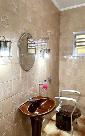 Casa à venda com 354m², 4 quartos e 5 vagas Casa à venda com 354m², 4 quartos e 5 vagasBanheiro 3