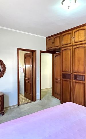 Casa à venda com 354m², 4 quartos e 5 vagas Casa à venda com 354m², 4 quartos e 5 vagasQuarto 3