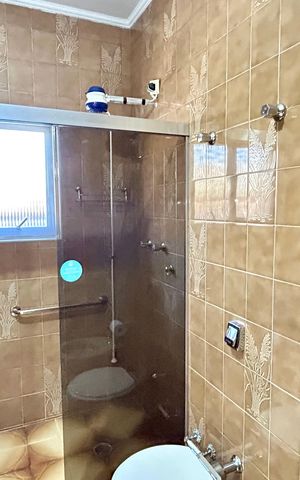 Casa à venda com 354m², 4 quartos e 5 vagas Casa à venda com 354m², 4 quartos e 5 vagasBanheiro 5