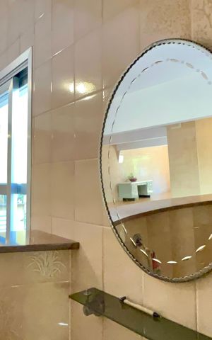 Casa à venda com 354m², 4 quartos e 5 vagas Casa à venda com 354m², 4 quartos e 5 vagasBanheiro 2