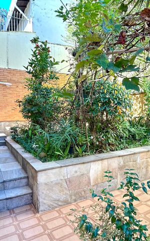 Casa à venda com 354m², 4 quartos e 5 vagas Casa à venda com 354m², 4 quartos e 5 vagasQuintal