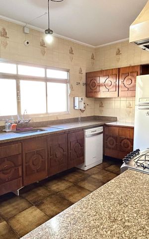 Casa à venda com 354m², 4 quartos e 5 vagas Casa à venda com 354m², 4 quartos e 5 vagasCozinha