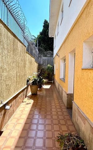 Casa à venda com 354m², 4 quartos e 5 vagas Casa à venda com 354m², 4 quartos e 5 vagasQuintal