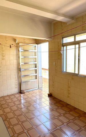 Casa à venda com 354m², 4 quartos e 5 vagas Casa à venda com 354m², 4 quartos e 5 vagasÁrea de Serviço