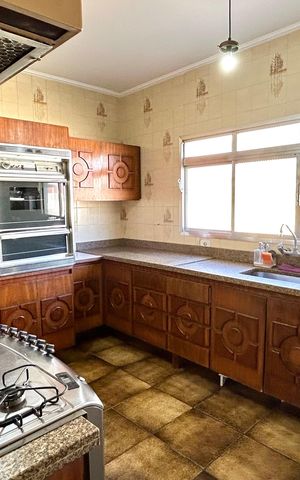 Casa à venda com 354m², 4 quartos e 5 vagas Casa à venda com 354m², 4 quartos e 5 vagasCozinha