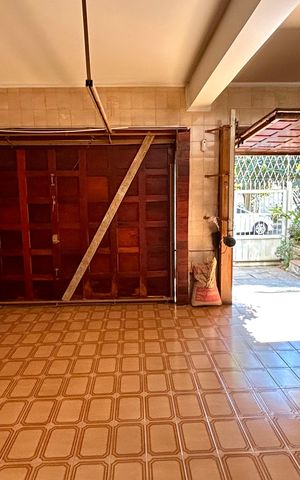 Casa à venda com 354m², 4 quartos e 5 vagas Casa à venda com 354m², 4 quartos e 5 vagasGaragem