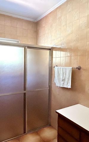 Casa à venda com 354m², 4 quartos e 5 vagas Casa à venda com 354m², 4 quartos e 5 vagasBanheiro 2