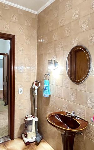 Casa à venda com 354m², 4 quartos e 5 vagas Casa à venda com 354m², 4 quartos e 5 vagasBanheiro 3
