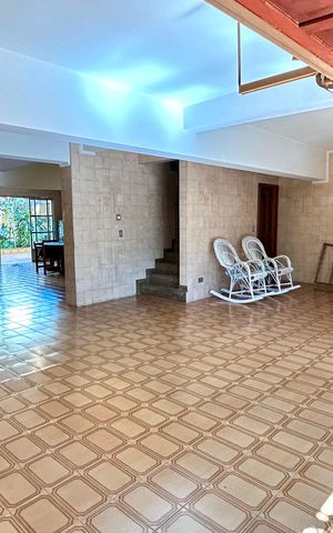 Casa à venda com 354m², 4 quartos e 5 vagas Casa à venda com 354m², 4 quartos e 5 vagasGaragem