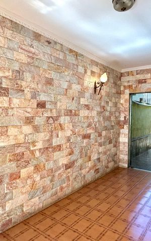 Casa à venda com 354m², 4 quartos e 5 vagas Casa à venda com 354m², 4 quartos e 5 vagasEntrada