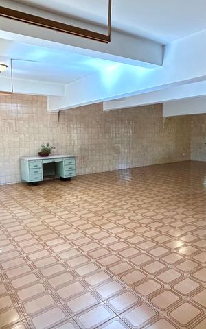 Casa à venda com 354m², 4 quartos e 5 vagas Casa à venda com 354m², 4 quartos e 5 vagasGaragem