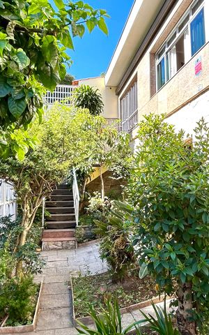 Casa à venda com 354m², 4 quartos e 5 vagas Casa à venda com 354m², 4 quartos e 5 vagasGaragem
