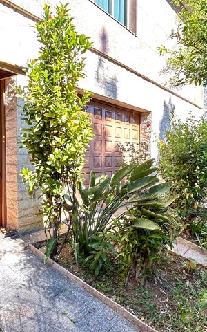 Casa à venda com 354m², 4 quartos e 5 vagas Casa à venda com 354m², 4 quartos e 5 vagasGaragem