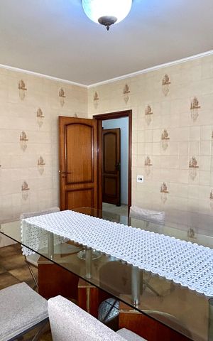 Casa à venda com 354m², 4 quartos e 5 vagas Casa à venda com 354m², 4 quartos e 5 vagasCozinha