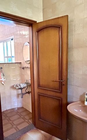 Casa à venda com 354m², 4 quartos e 5 vagas Casa à venda com 354m², 4 quartos e 5 vagasBanheiro 2