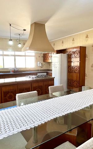 Casa à venda com 354m², 4 quartos e 5 vagas Casa à venda com 354m², 4 quartos e 5 vagasCozinha