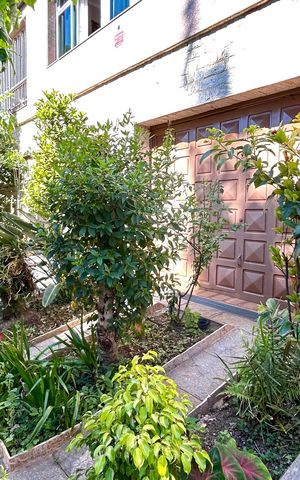 Casa à venda com 354m², 4 quartos e 5 vagas Casa à venda com 354m², 4 quartos e 5 vagasGaragem