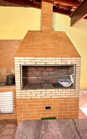Casa à venda com 354m², 4 quartos e 5 vagas Casa à venda com 354m², 4 quartos e 5 vagasChurrasqueira