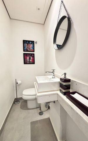 Apartamento à venda com 156m², 3 quartos e 3 vagas Apartamento à venda com 156m², 3 quartos e 3 vagasLavabo