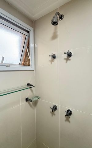 Apartamento à venda com 156m², 3 quartos e 3 vagas Apartamento à venda com 156m², 3 quartos e 3 vagasBanheiro da Suíte 1