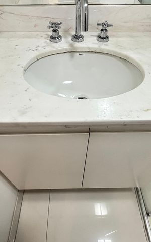 Apartamento à venda com 156m², 3 quartos e 3 vagas Apartamento à venda com 156m², 3 quartos e 3 vagasBanheiro da Suíte 1