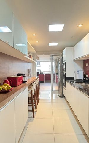 Apartamento à venda com 156m², 3 quartos e 3 vagas Apartamento à venda com 156m², 3 quartos e 3 vagasCozinha
