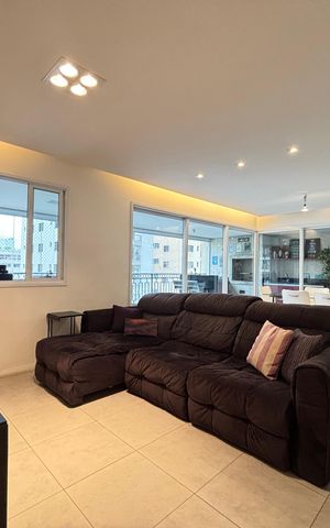Apartamento à venda com 156m², 3 quartos e 3 vagas Apartamento à venda com 156m², 3 quartos e 3 vagasSala