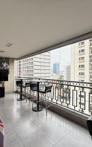 Apartamento à venda com 156m², 3 quartos e 3 vagas Apartamento à venda com 156m², 3 quartos e 3 vagasVaranda