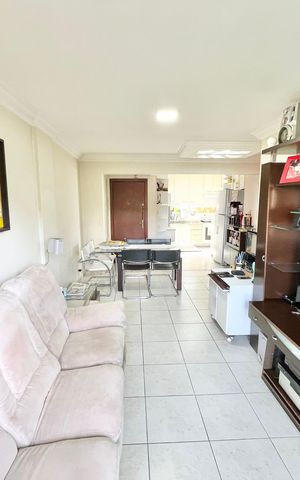 Apartamento à venda com 87m², 3 quartos e 2 vagas Apartamento à venda com 87m², 3 quartos e 2 vagasSala