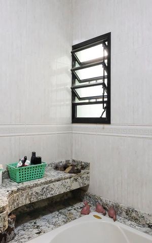 Casa para alugar com 396m², 4 quartos e 6 vagasBanheiro