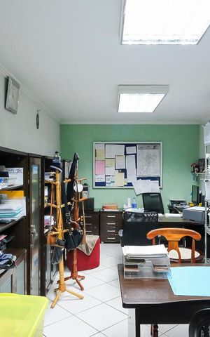 Casa para alugar com 396m², 4 quartos e 6 vagasEscritório 1