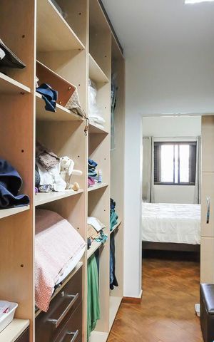 Casa para alugar com 396m², 4 quartos e 6 vagasCloset da suíte 1 