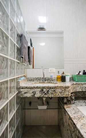 Casa para alugar com 396m², 4 quartos e 6 vagasBanheiro