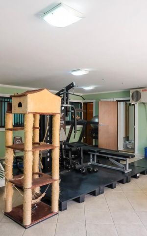 Casa para alugar com 396m², 4 quartos e 6 vagasQuintal