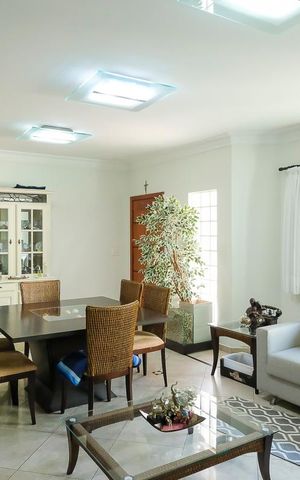Casa para alugar com 396m², 4 quartos e 6 vagasSala