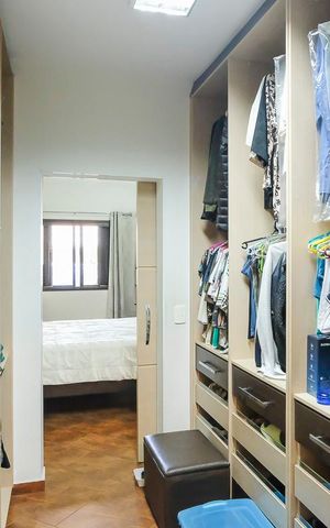 Casa para alugar com 396m², 4 quartos e 6 vagasCloset da suíte 1 