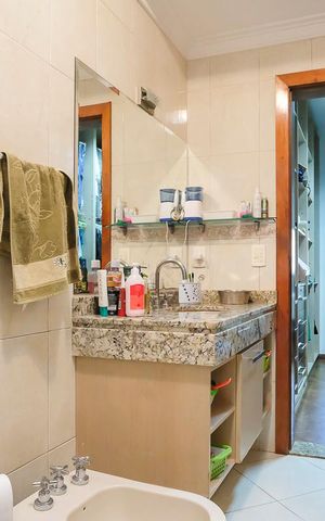 Casa para alugar com 396m², 4 quartos e 6 vagasBanheiro da suíte 1