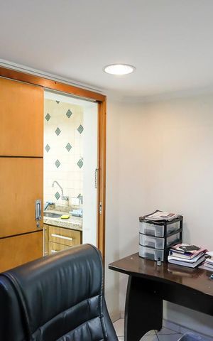 Casa para alugar com 396m², 4 quartos e 6 vagasEscritório 4