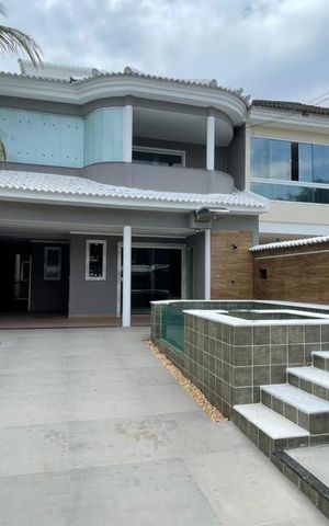Casa de condomínio à venda com 308m², 3 quartos e 3 vagas