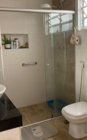 Casa à venda com 195m², 4 quartos e 2 vagasBanheiro