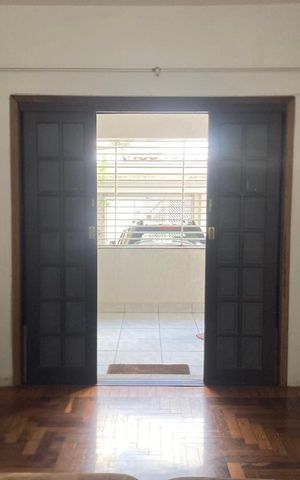 Casa à venda com 195m², 4 quartos e 2 vagasSala