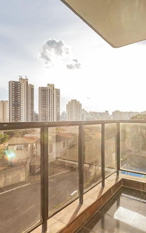 Apartamento para alugar com 220m², 4 quartos e 4 vagas Apartamento para alugar com 220m², 4 quartos e 4 vagasVaranda