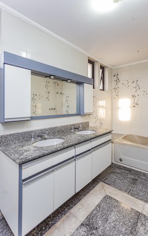 Apartamento para alugar com 220m², 4 quartos e 4 vagas Apartamento para alugar com 220m², 4 quartos e 4 vagasBanheiro da Suíte 1