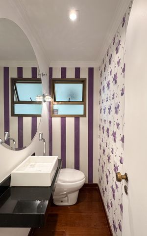 Apartamento à venda com 230m², 3 quartos e 3 vagas Apartamento à venda com 230m², 3 quartos e 3 vagasLavabo