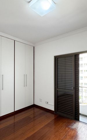 Apartamento à venda com 230m², 3 quartos e 3 vagas Apartamento à venda com 230m², 3 quartos e 3 vagasSuíte 2