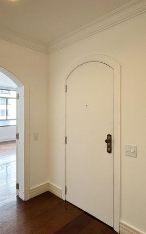 Apartamento à venda com 230m², 3 quartos e 3 vagas Apartamento à venda com 230m², 3 quartos e 3 vagasHall