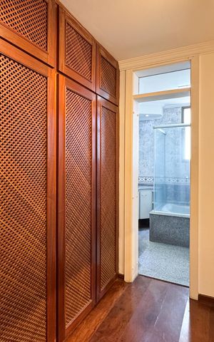 Apartamento à venda com 230m², 3 quartos e 3 vagas Apartamento à venda com 230m², 3 quartos e 3 vagasCloset - Suíte 3